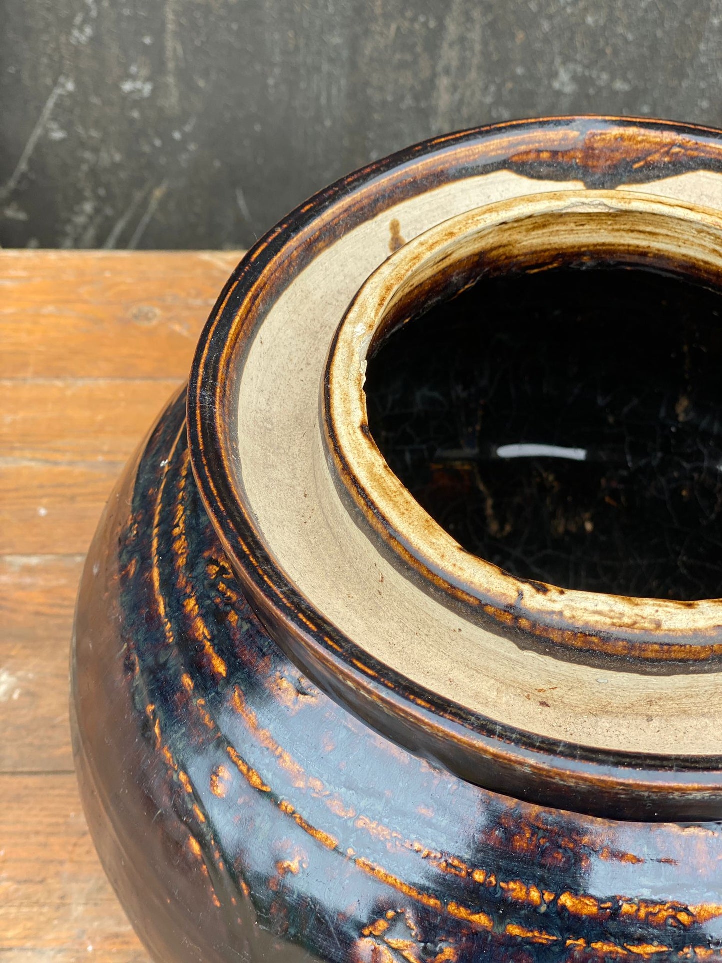19th Century Brown Glaze 2 Tone Decorative Round Storage Pot (Ginger)