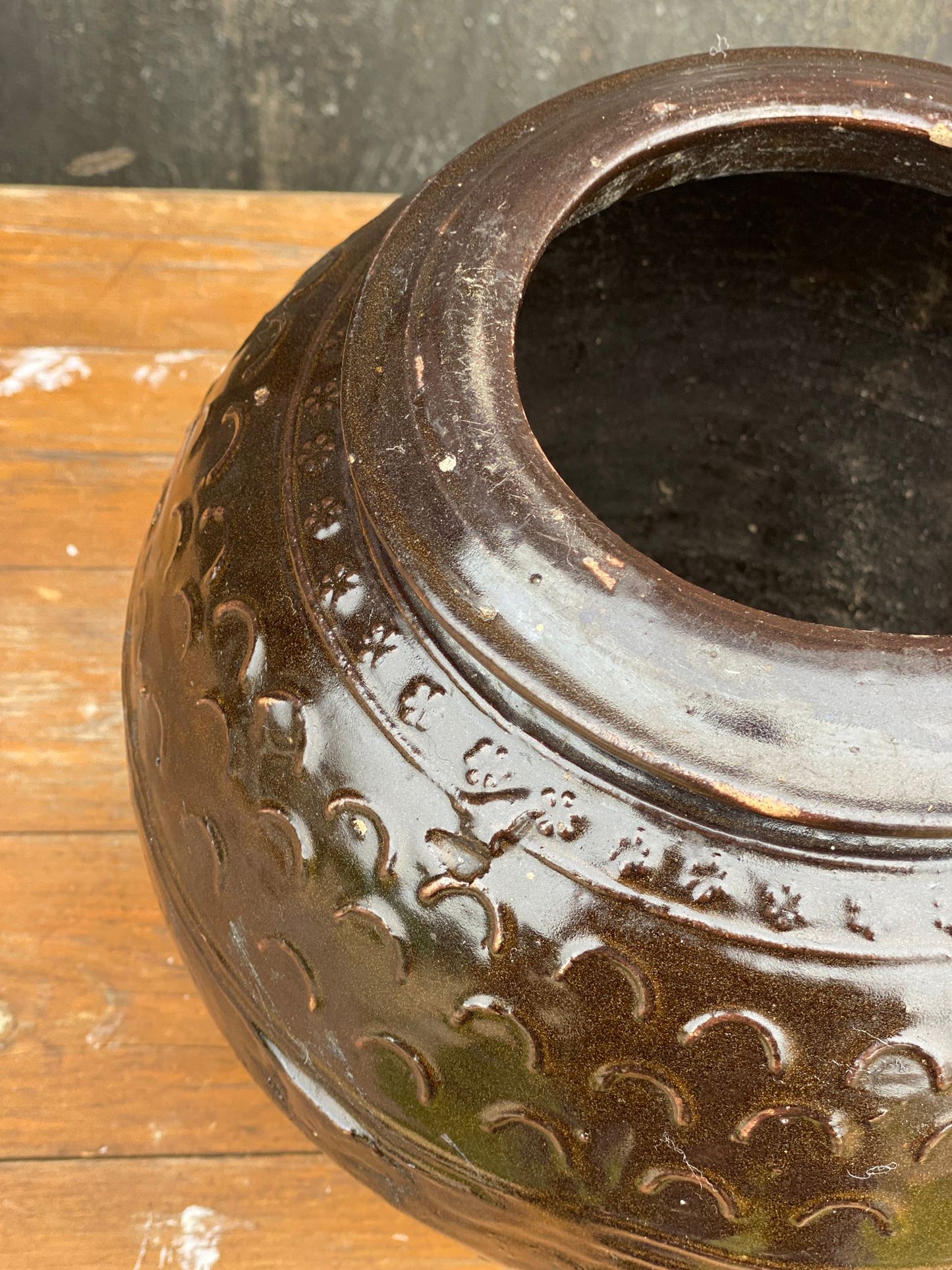 19th Century Brown Glaze Patterned Round Storage Pot (Ginger)
