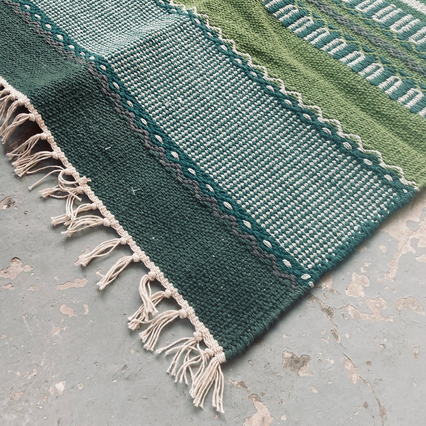 Green and white 100% cotton rug